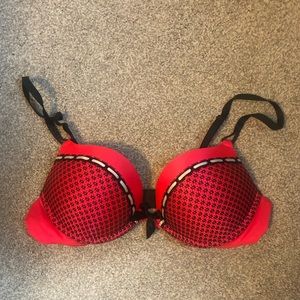 Victoria’s Secret bombshell bra